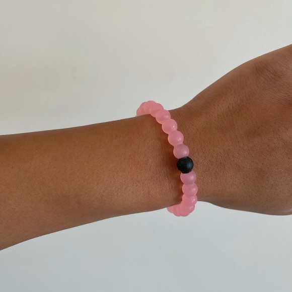 Limited Edition PINK Lokai bracelet - Picture 2 of 3